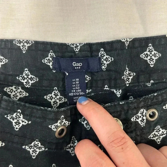 Women’s Gap Black Shorts With White Pattern Size 18 - Picture 4 of 4